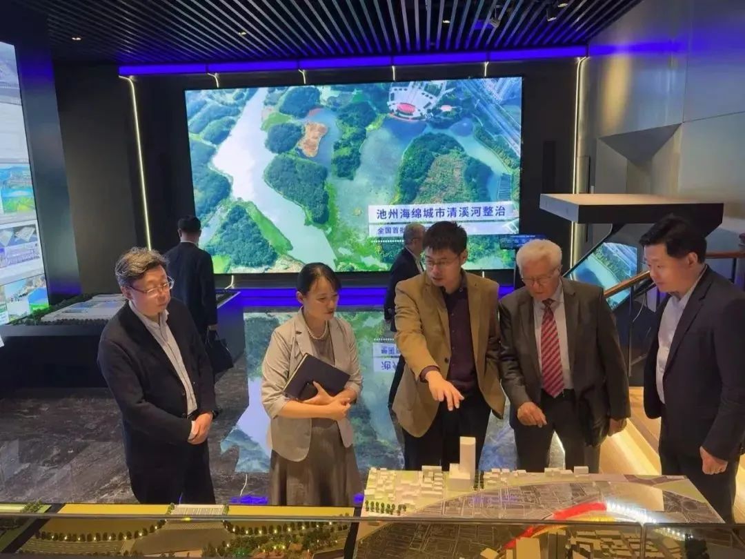 多曼教授攜汩鴻環(huán)保，與上?？萍嘉瘜?zhuān)家研討海綿城市建設(shè)和排水系統(tǒng)優(yōu)化建設(shè)新路徑(圖3)